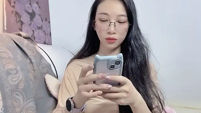 Snapshot of Lili-2 chatting on May 26, 2026, 1:31 pm Lili-2 online show from May 26, 2026, 1:31 pm