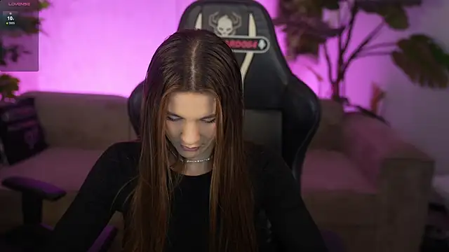 Julia  Star  online show from April 30, 2026, 8:05 pm