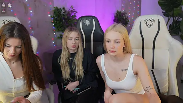 Julia  Star  online show from March 10, 2025, 11:45 am