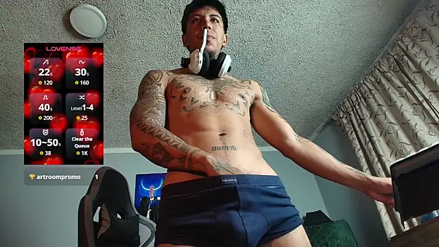 Snapshot of Nickhot0609 chatting on April 8, 2026, 9:33 am Nickhot0609 online show from April 8, 2026, 9:33 am