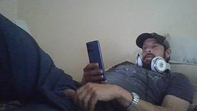 axelongshaft69 online show from May 15, 2026, 3:32 pm