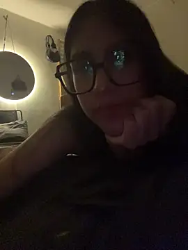 AleFantasy0001 online show from March 22, 2026, 3:54 am