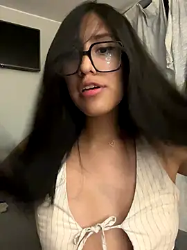 AleFantasy0001 online show from October 30, 2025, 4:33 am