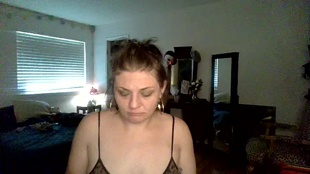 sophiarica online show from May 26, 2026, 6:28 pm