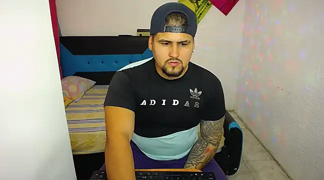 Snapshot of pitbullveryhot chatting on March 19, 2025, 4:14 am pitbullveryhot online show from March 19, 2025, 4:14 am