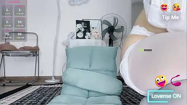 momo-5952 online show from October 21, 2025, 3:00 pm