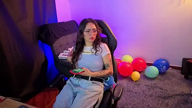 katianzayn online show from September 18, 2025, 5:21 am