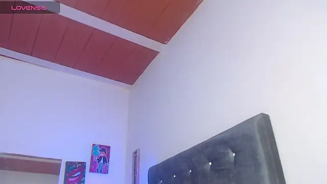 Romiinajackson online show from April 17, 2026, 8:22 pm