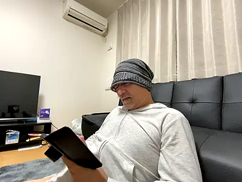 Grandpa29hijii online show from November 30, 2025, 1:23 pm