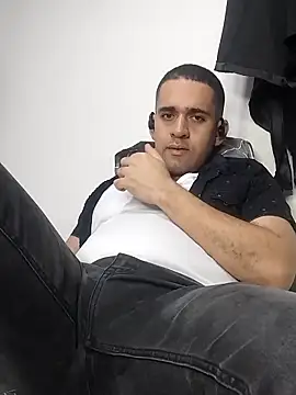 CRISTHIAN GREY01 online show from February 13, 2025, 7:42 pm