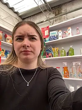 imlindapink online show from April 9, 2026, 7:20 pm