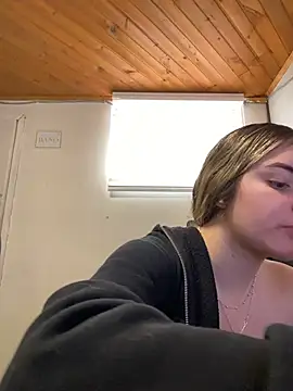 imlindapink online show from April 4, 2026, 5:52 pm