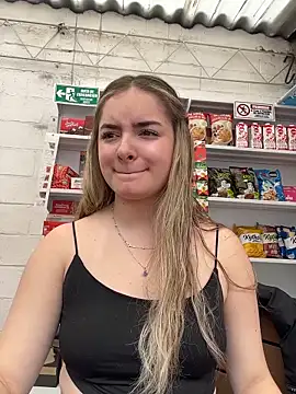 Snapshot of imlindapink chatting on February 9, 2026, 5:33 pm imlindapink online show from February 9, 2026, 5:33 pm