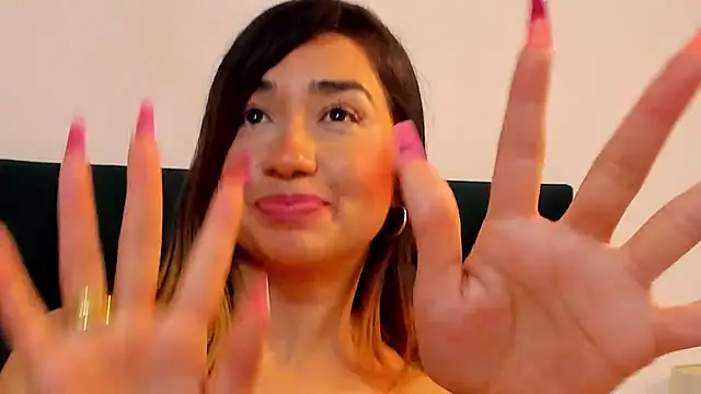 Snapshot of LisaWhite_ chatting on March 5, 2025, 5:07 am LisaWhite online show from March 5, 2025, 5:07 am