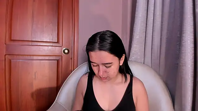 Snapshot of LaraGoldd chatting on February 17, 2026, 12:52 am LaraGoldd online show from February 17, 2026, 12:52 am