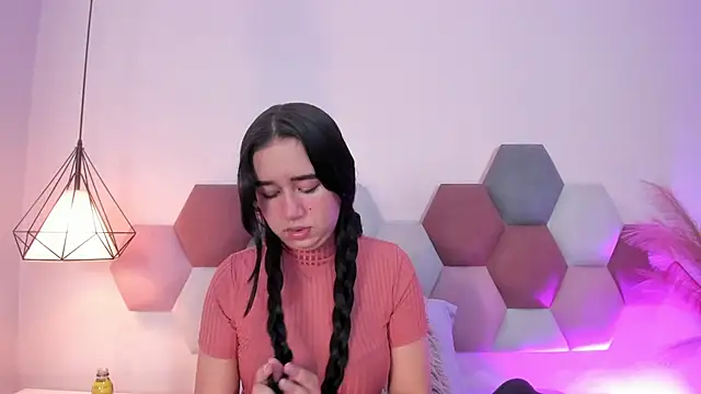 Snapshot of LaraGoldd chatting on February 5, 2026, 12:39 am LaraGoldd online show from February 5, 2026, 12:39 am