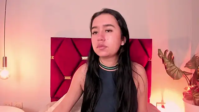 Snapshot of LaraGoldd chatting on January 17, 2026, 12:37 am LaraGoldd online show from January 17, 2026, 12:37 am