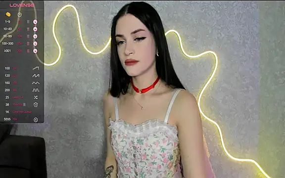 Molly Crystall online show from October 7, 2025, 4:35 am