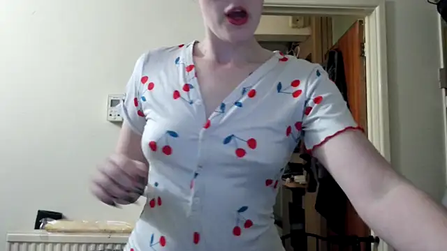 Snapshot of LexiSnowUK chatting on March 19, 2025, 5:50 pm LexiSnowUK online show from March 19, 2025, 5:50 pm