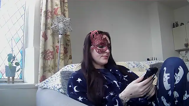 LexiSnowUK online show from March 18, 2026, 9:34 am