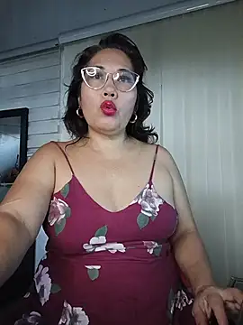 anniecoopeer online show from November 3, 2025, 11:14 am