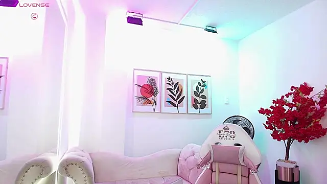 Ema louis  online show from March 13, 2026, 12:32 pm