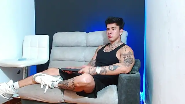 JUSTIN FULLER1 online show from April 22, 2026, 4:41 am