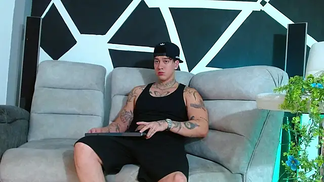 JUSTIN FULLER1 online show from November 12, 2025, 9:07 pm