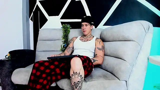 JUSTIN FULLER1 online show from October 23, 2025, 4:16 pm