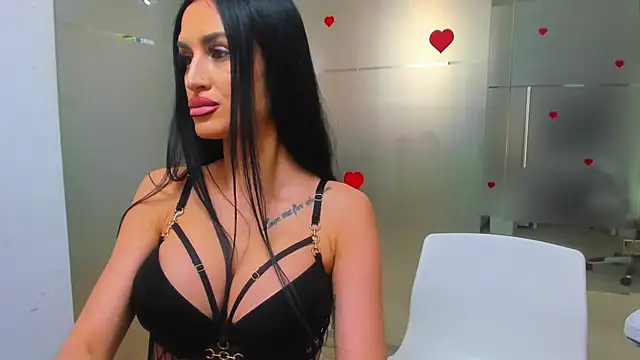 Queenrafaella online show from April 23, 2026, 12:29 pm