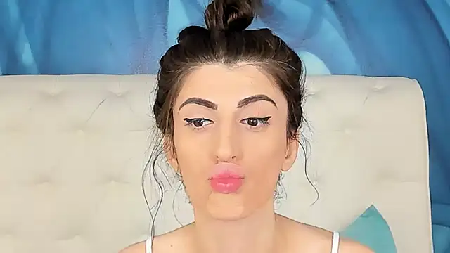 SkinnyDolly online show from October 29, 2025, 3:05 am