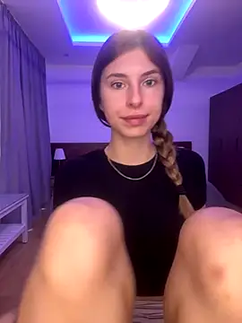 emma05 online show from December 1, 2025, 7:09 am