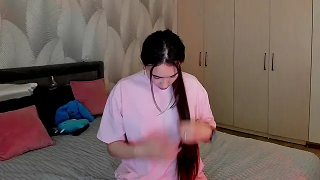 Snapshot of Bambiii_bby chatting on November 12, 2025, 2:15 am Bambiii bby online show from November 12, 2025, 2:15 am