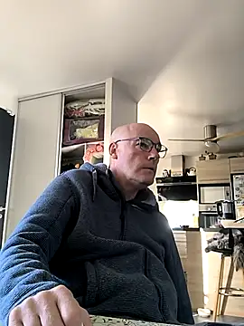 bogland33 online show from November 9, 2025, 8:40 am