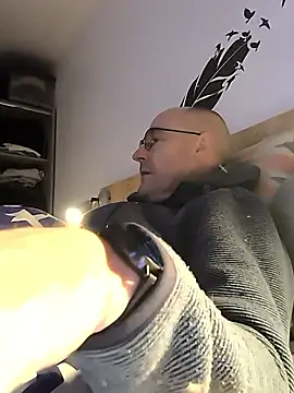 Snapshot of bogland33 chatting on February 21, 2026, 12:12 am bogland33 online show from February 21, 2026, 12:12 am