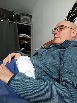 Snapshot of bogland33 chatting on February 10, 2026, 11:20 am bogland33 online show from February 10, 2026, 11:20 am