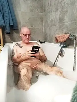 Snapshot of bogland33 chatting on February 21, 2026, 4:09 pm bogland33 online show from February 21, 2026, 4:09 pm