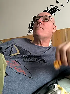 Snapshot of bogland33 chatting on February 22, 2026, 2:08 pm bogland33 online show from February 22, 2026, 2:08 pm