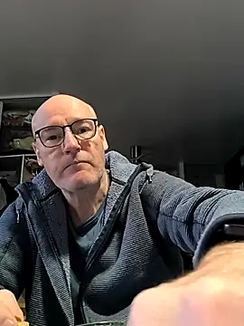 Snapshot of bogland33 chatting on February 5, 2026, 11:17 am bogland33 online show from February 5, 2026, 11:17 am