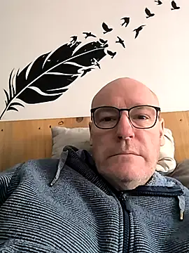 Snapshot of bogland33 chatting on February 19, 2026, 10:23 am bogland33 online show from February 19, 2026, 10:23 am