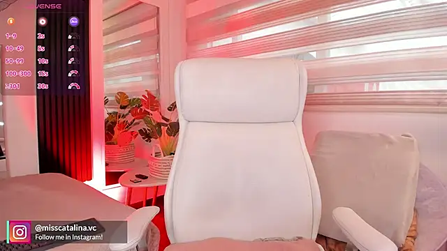 miss catalinaa online show from November 18, 2025, 11:57 am