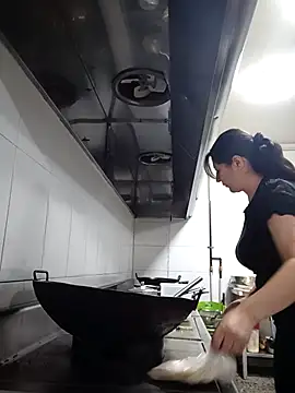 carolina linarez69 online show from November 18, 2025, 9:07 pm