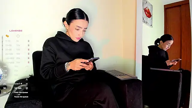 victoria  lace  online show from December 3, 2025, 10:53 pm