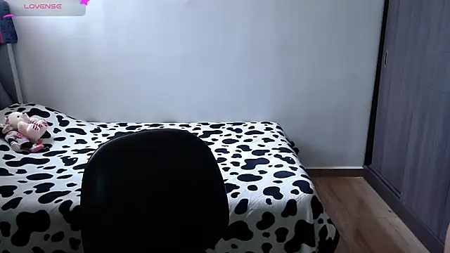 Amber Lovely online show from December 6, 2024, 7:06 pm