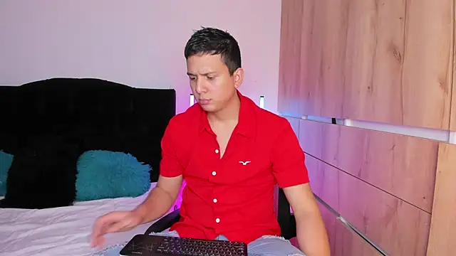 ANDREZALVAREZ online show from November 5, 2025, 8:34 pm