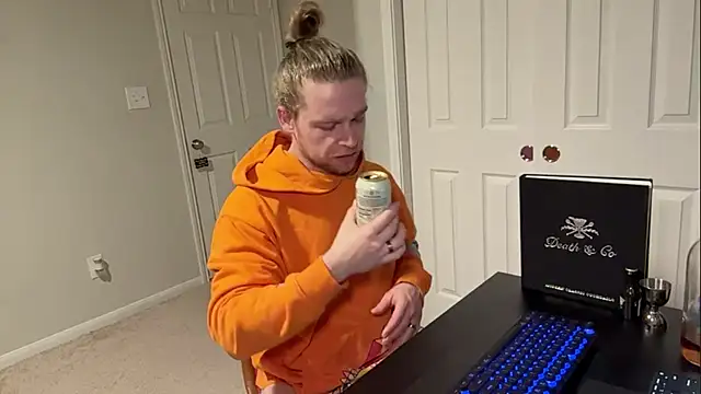 Snapshot of DaddydayDrinkzz chatting on March 13, 2025, 6:48 am DaddydayDrinkzz online show from March 13, 2025, 6:48 am