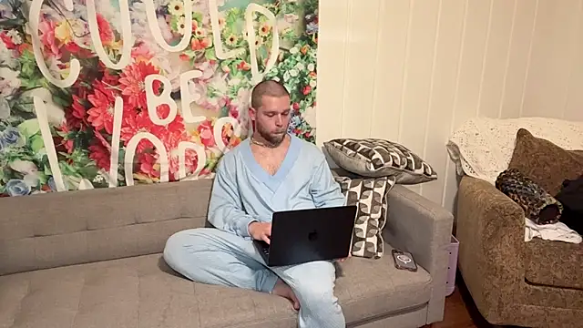 Snapshot of DaddydayDrinkzz chatting on June 15, 2026, 3:40 am DaddydayDrinkzz online show from June 15, 2026, 3:40 am