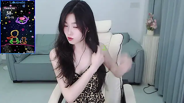 Snapshot of YiJin-a chatting on February 23, 2025, 2:25 pm YiJin-a online show from February 23, 2025, 2:25 pm