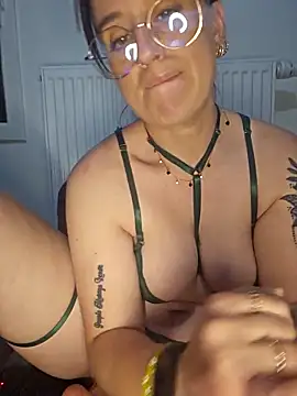 Snapshot of lindsay_33off chatting on March 24, 2026, 8:09 pm lindsay 33off online show from March 24, 2026, 8:09 pm