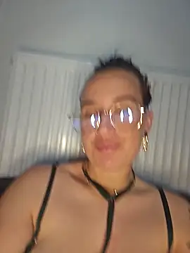 Snapshot of lindsay_33off chatting on April 3, 2026, 8:10 am lindsay 33off online show from April 3, 2026, 8:10 am